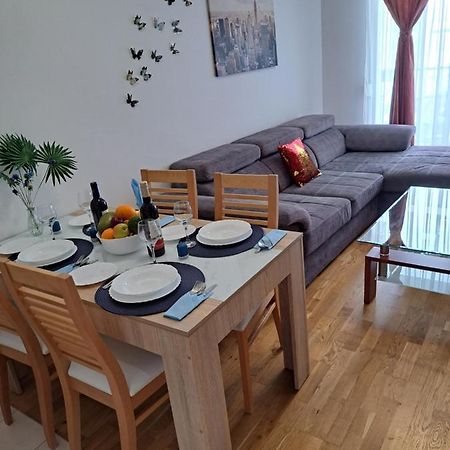 Mariposa, Apartment With Balcony, Private Parking In The Garage, Near The Biggest Shopping Center Mall Of Split Eksteriør bilde