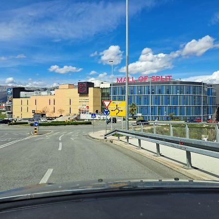 Mariposa, Apartment With Balcony, Private Parking In The Garage, Near The Biggest Shopping Center Mall Of Split Eksteriør bilde