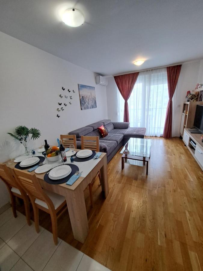 Mariposa, Apartment With Balcony, Private Parking In The Garage, Near The Biggest Shopping Center Mall Of Split Eksteriør bilde