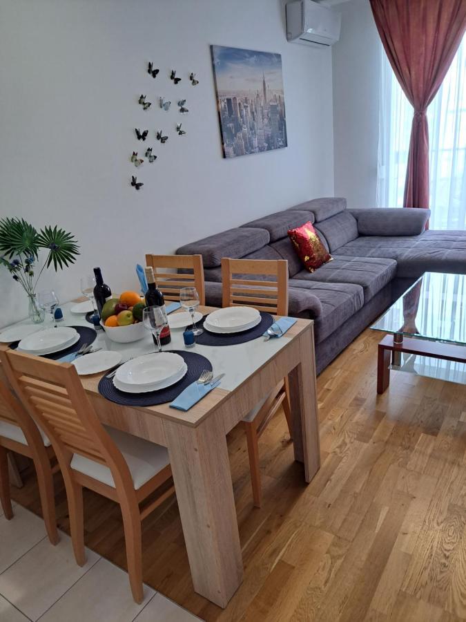Mariposa, Apartment With Balcony, Private Parking In The Garage, Near The Biggest Shopping Center Mall Of Split Eksteriør bilde