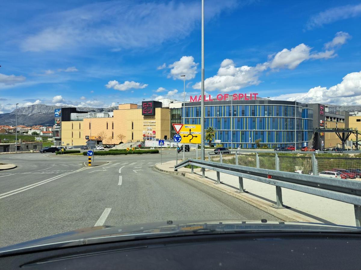 Mariposa, Apartment With Balcony, Private Parking In The Garage, Near The Biggest Shopping Center Mall Of Split Eksteriør bilde