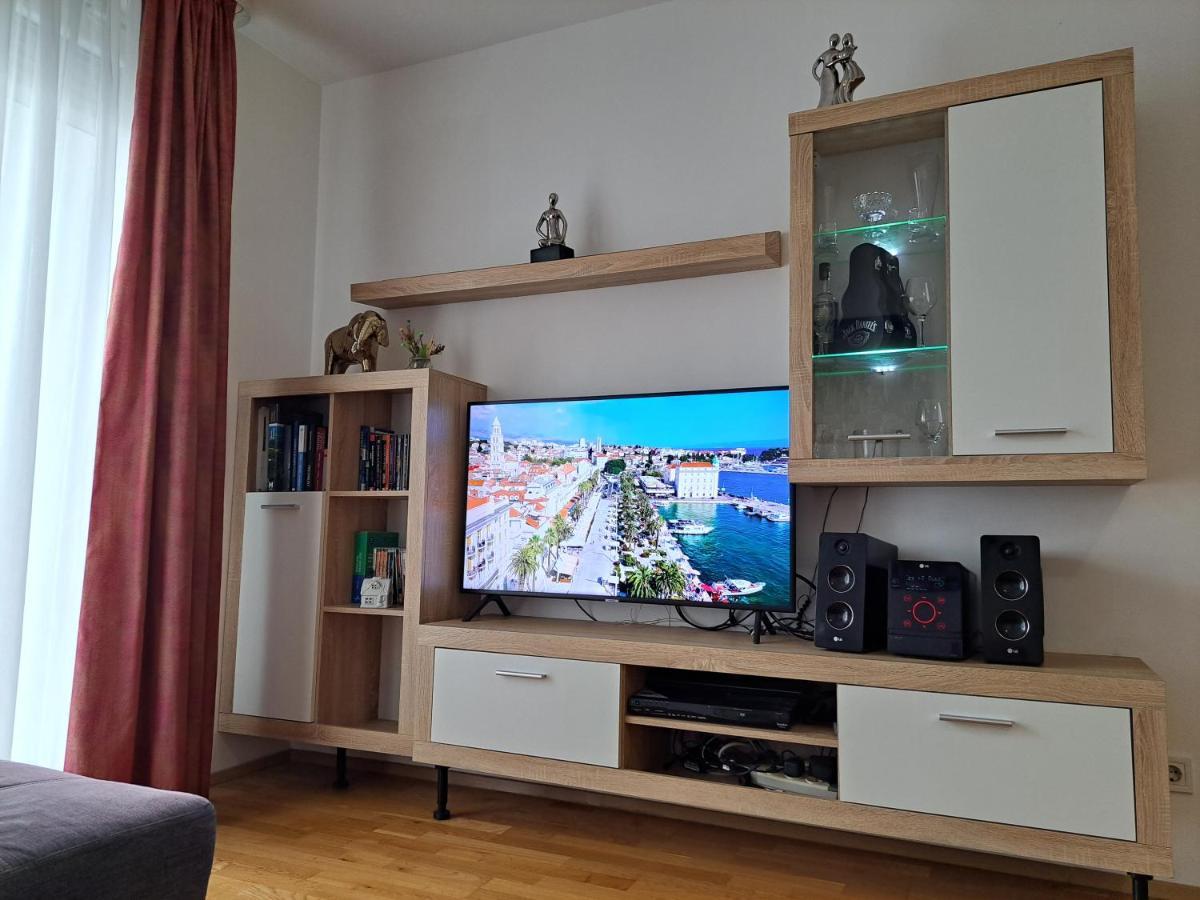 Mariposa, Apartment With Balcony, Private Parking In The Garage, Near The Biggest Shopping Center Mall Of Split Eksteriør bilde