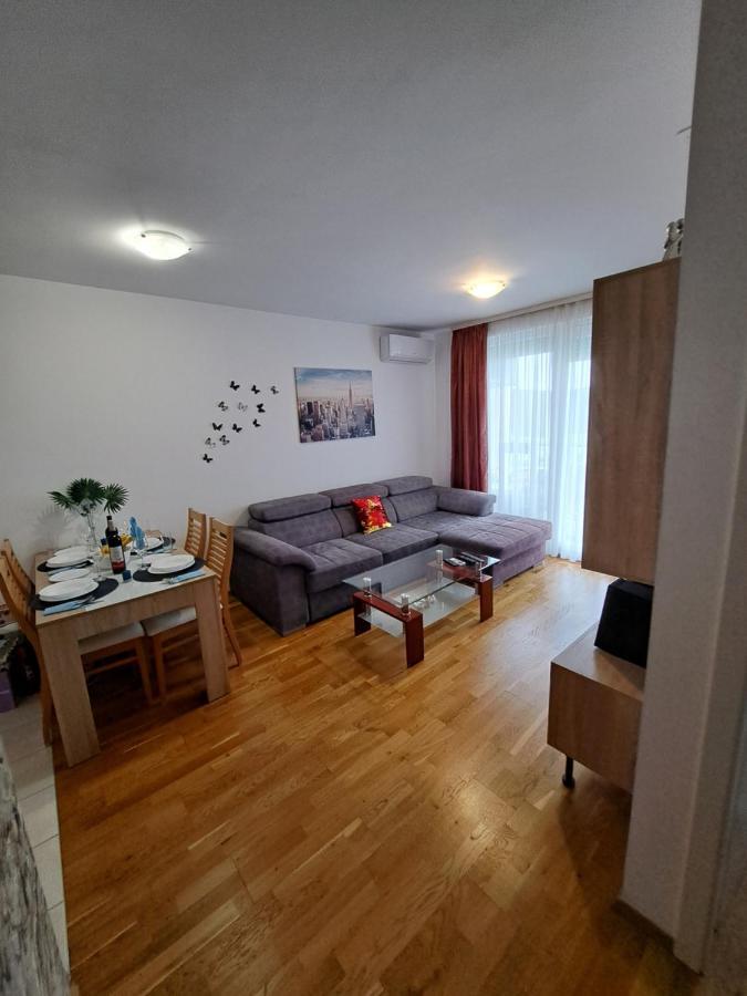 Mariposa, Apartment With Balcony, Private Parking In The Garage, Near The Biggest Shopping Center Mall Of Split Eksteriør bilde