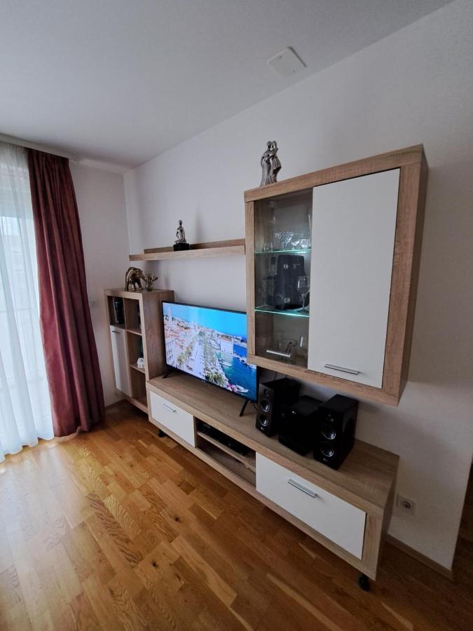 Mariposa, Apartment With Balcony, Private Parking In The Garage, Near The Biggest Shopping Center Mall Of Split Eksteriør bilde