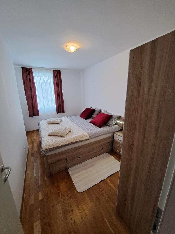 Mariposa, Apartment With Balcony, Private Parking In The Garage, Near The Biggest Shopping Center Mall Of Split Eksteriør bilde