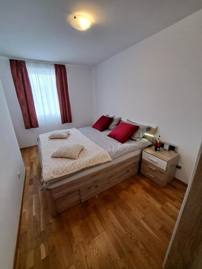 Mariposa, Apartment With Balcony, Private Parking In The Garage, Near The Biggest Shopping Center Mall Of Split Eksteriør bilde