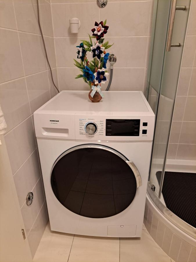 Mariposa, Apartment With Balcony, Private Parking In The Garage, Near The Biggest Shopping Center Mall Of Split Eksteriør bilde